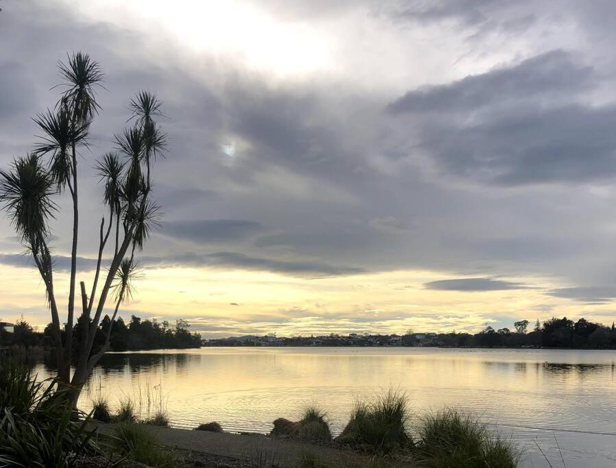 Lakeside Retreat ハミルトン エクステリア 写真